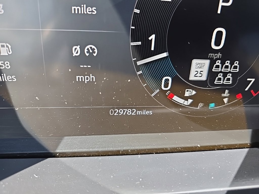 Used 2024 Land Rover Discovery Dynamic SE AWD/4WD image 15