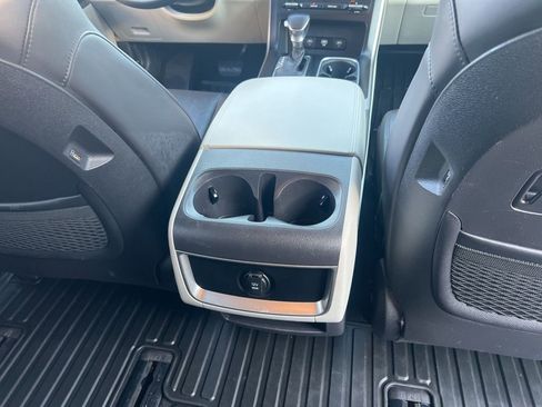 Certified 2024 Kia Carnival LX image 17