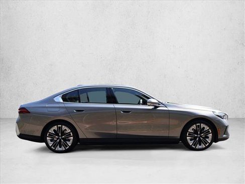 Used 2026 BMW i5 eDrive40 AWD/4WD image 5