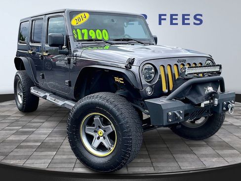 Used 2014 Jeep Wrangler Unlimited Sahara w/ Connectivity Group image 3