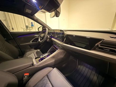 Used 2025 Audi SQ5 Premium Plus AWD/4WD image 32