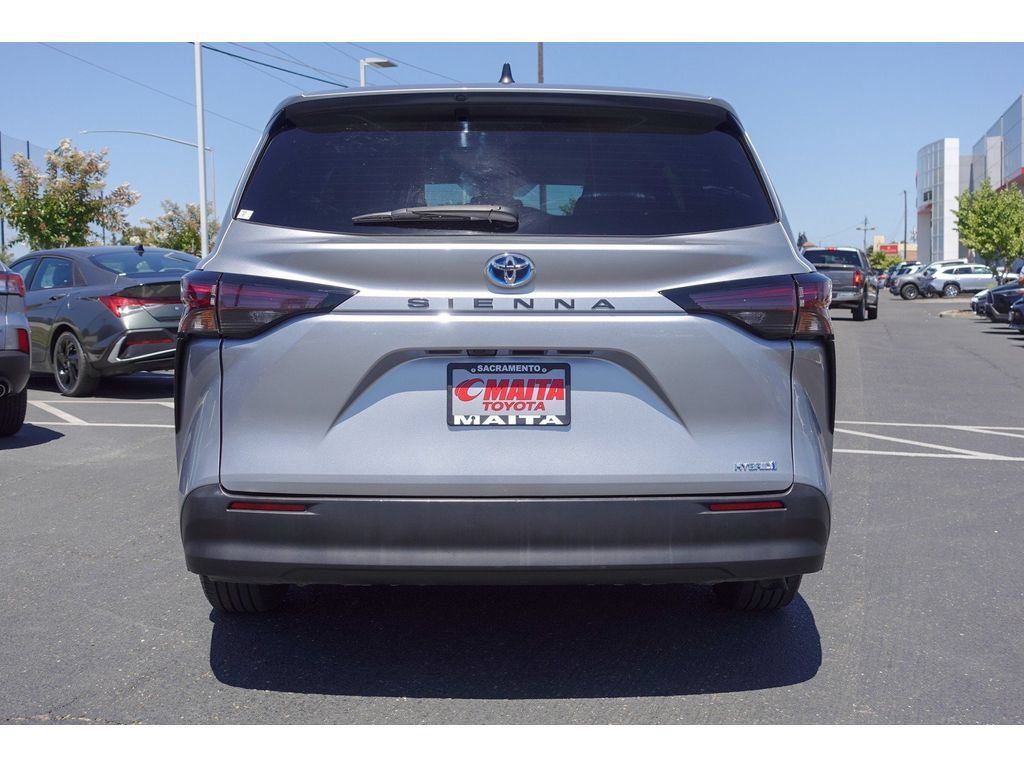 Certified 2023 Toyota Sienna LE FWD image 6