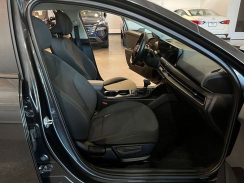 Used 2025 Kia K4 FWD image 35