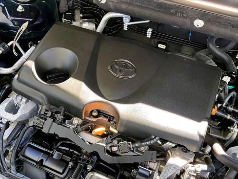 Used 2021 Toyota RAV4 XLE image 28