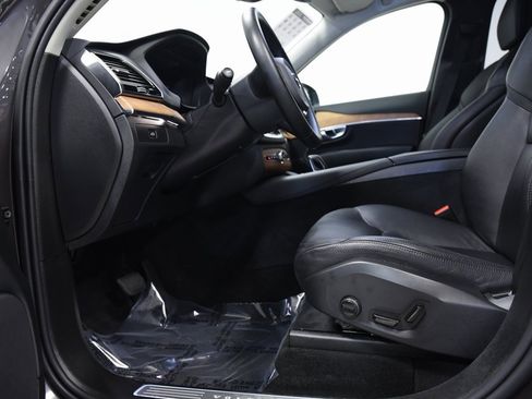 Used 2023 Volvo XC90 B6 Plus image 19