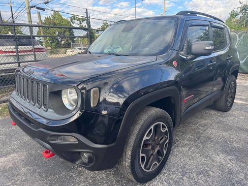 Used 2016 Jeep Renegade Trailhawk w/ Premium Trailhawk Package image 2