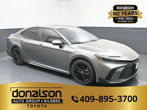 Certified 2025 Toyota Camry SE FWD image 1