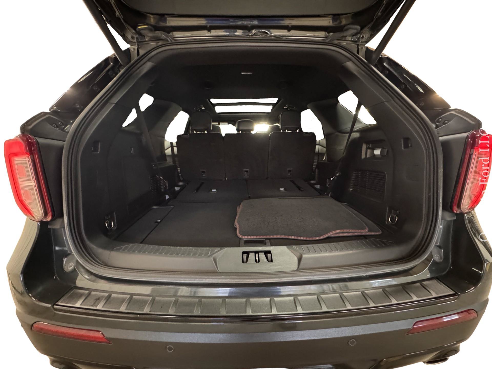 Used 2022 Ford Explorer ST-Line w/ Class IV Trailer Tow Package AWD/4WD image 8
