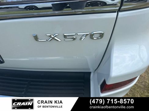 Used 2013 Lexus LX 570 4WD w/ Luxury Pkg image 13