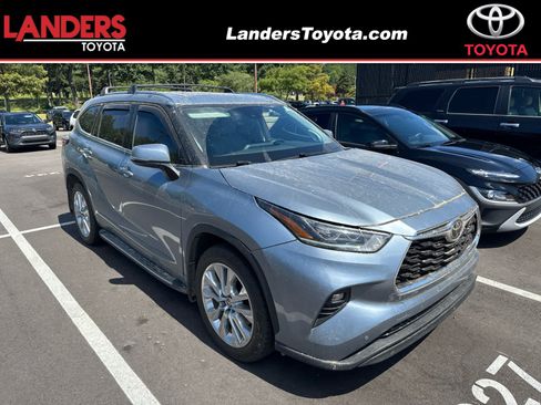 Used 2022 Toyota Highlander Limited FWD image 1