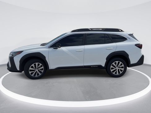 Used 2024 Subaru Outback Premium AWD/4WD image 4