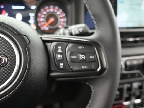 Used 2025 Jeep Wrangler Unlimited Rubicon w/ Convenience Group AWD/4WD image 18