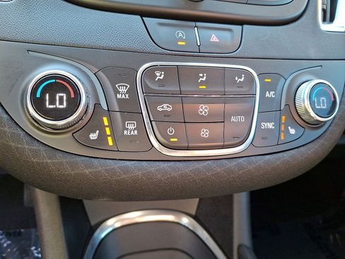 Used 2021 Chevrolet Malibu LT FWD image 19
