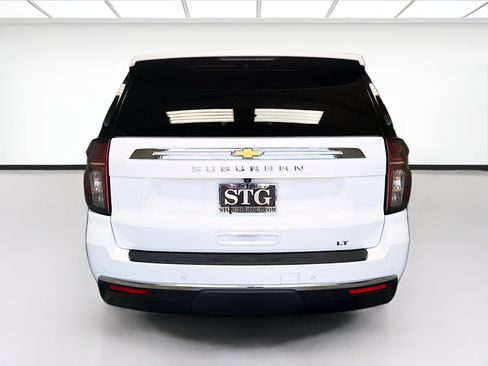 Used 2023 Chevrolet Suburban LT RWD image 5