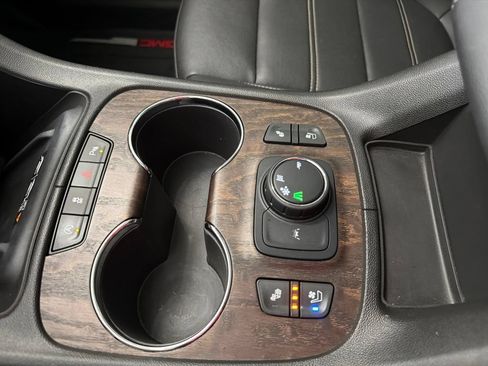 Used 2023 GMC Acadia Denali w/ Black Diamond Edition FWD image 17