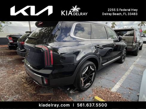 Used 2025 Kia Telluride EX w/ EX Captain's Chair Package image 2