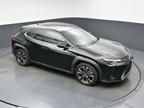 Used 2019 Lexus UX 200 image 9