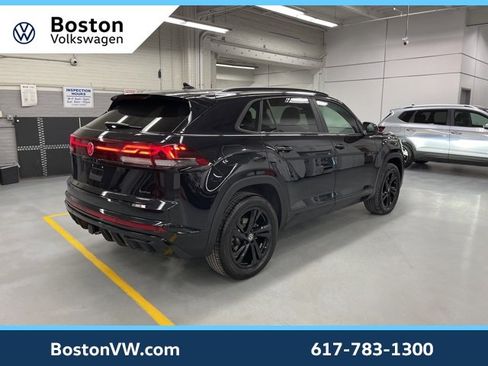 Used 2025 Volkswagen Atlas Cross Sport SEL R-Line image 4