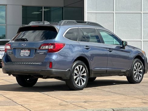 Used 2017 Subaru Outback 3.6R Limited AWD/4WD image 4