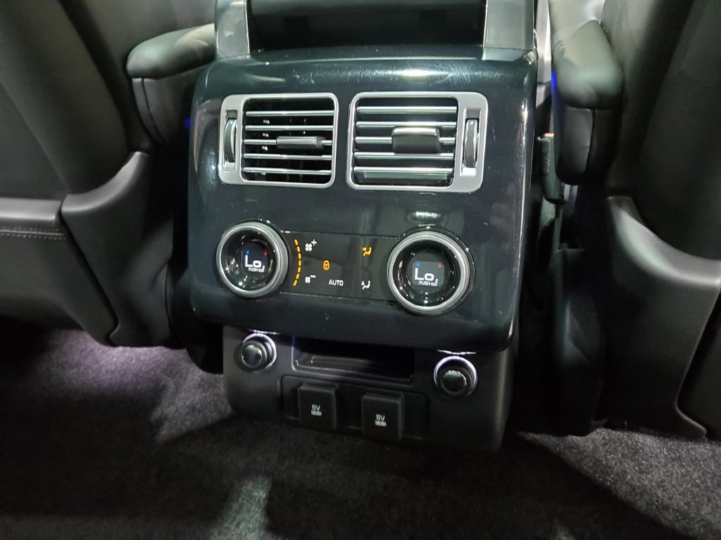 Used 2019 Land Rover Range Rover Supercharged AWD/4WD image 24