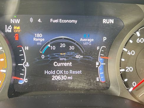 Used 2022 Jeep Compass Latitude w/ Sun and Sound Group AWD/4WD image 12