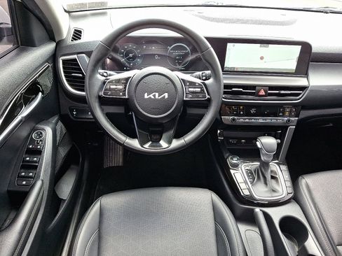 Used 2024 Kia Seltos EX AWD/4WD image 11