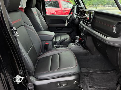 Used 2024 Jeep Wrangler Unlimited Rubicon AWD/4WD image 32