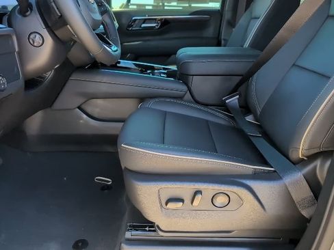 New 2026 Chevrolet Suburban Premier image 15