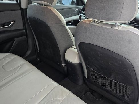 Used 2021 Hyundai Elantra Limited image 16