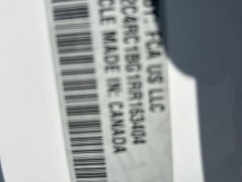 Used 2024 Chrysler Pacifica Touring-L FWD image 40