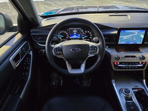 Used 2021 Ford Explorer XLT w/ Equipment Group 202A image 12