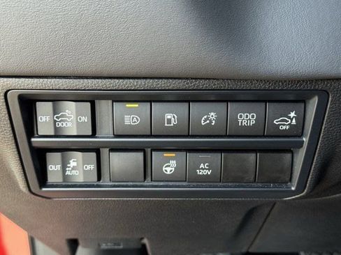 Used 2025 Toyota Tundra Platinum image 21