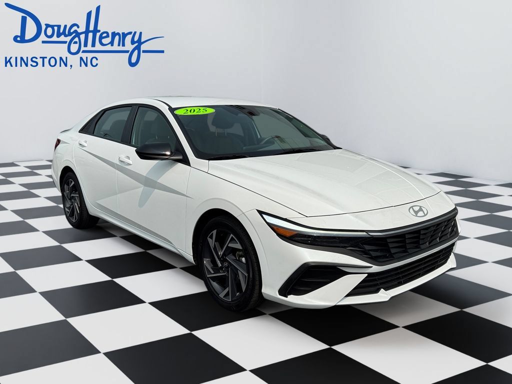 Used 2025 Hyundai Elantra Sport FWD image 7
