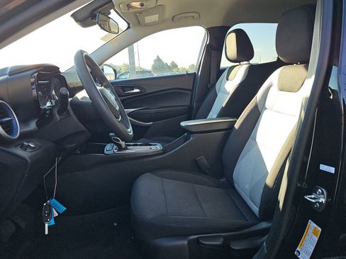 Used 2026 Chevrolet Trax LS FWD image 9