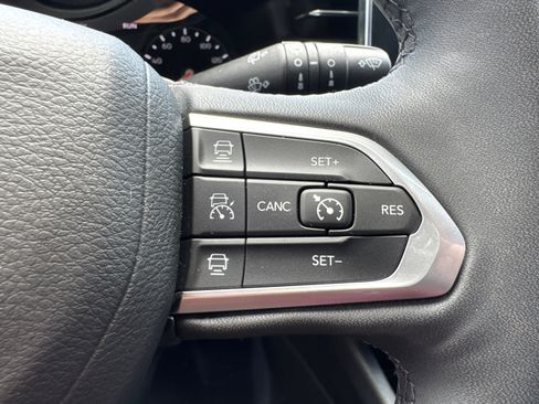Certified 2025 Jeep Compass Limited AWD/4WD image 32