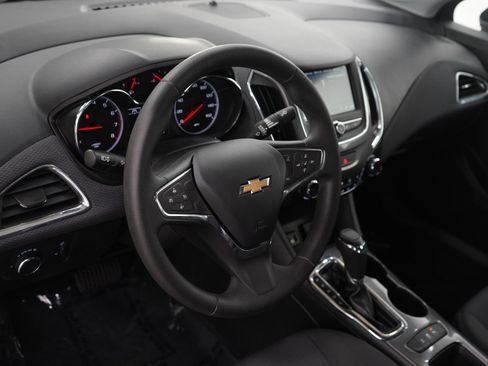 Used 2019 Chevrolet Cruze LT w/ Convenience Package image 19