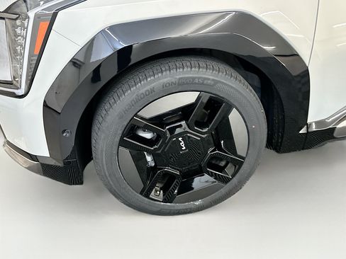 Used 2024 Kia EV9 GT-Line AWD/4WD image 11