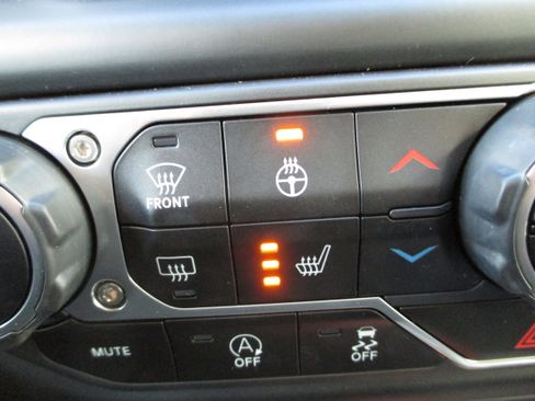 Used 2021 Jeep Wrangler Unlimited Sahara image 18