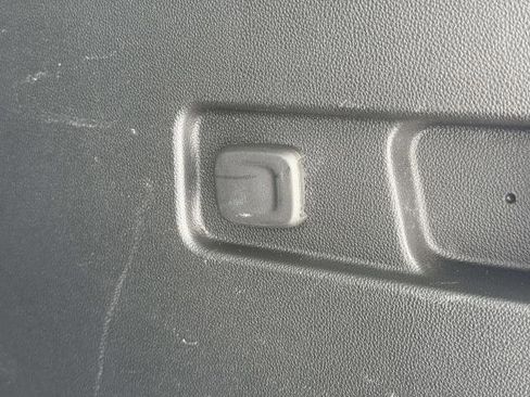 Used 2023 GMC Acadia SLT image 10