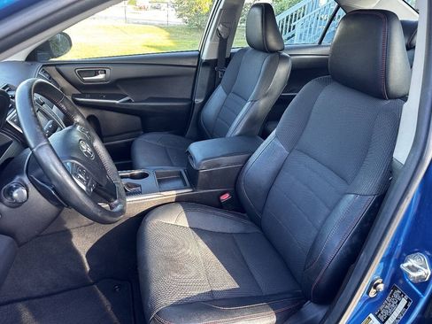 Used 2017 Toyota Camry SE w/ Four Season Floor Mat Package FWD image 12