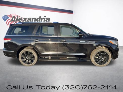 Used 2022 Lincoln Navigator Reserve image 5
