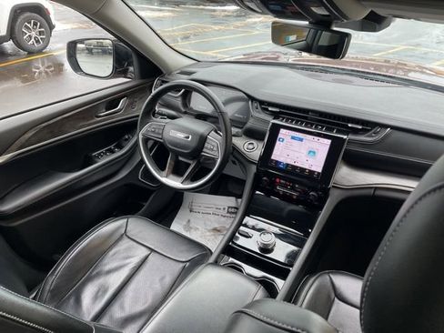 Certified 2022 Jeep Grand Cherokee Limited w/ Luxury Tech Group II image 16