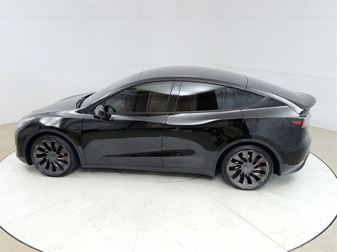 Used 2023 Tesla Model Y Performance image 16