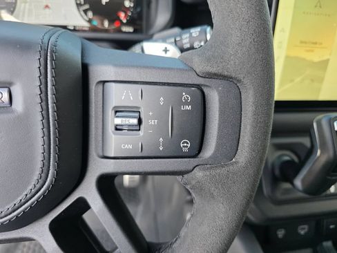Used 2023 Land Rover Defender 110 V8 AWD/4WD image 20