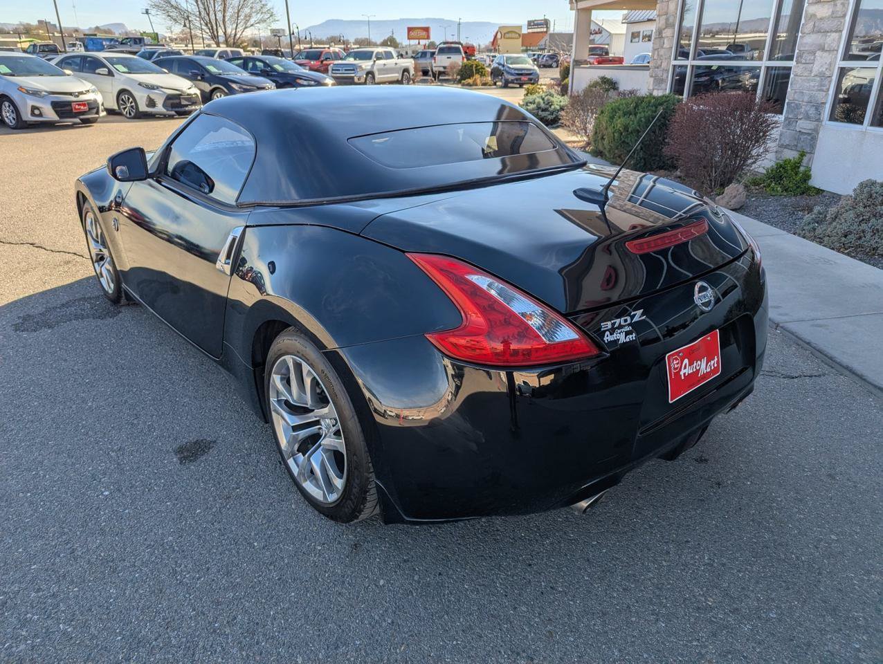 Used 2010 Nissan 370Z Touring RWD image 3
