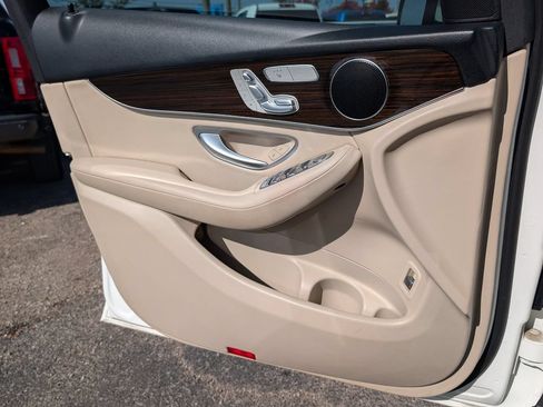 Used 2022 Mercedes-Benz GLC 300 image 15