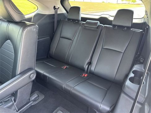 Used 2022 Toyota Highlander XLE image 31