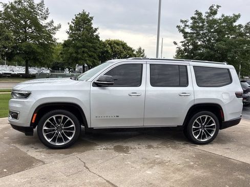 Used 2023 Jeep Wagoneer Series III w/ Premium Group I AWD/4WD image 12