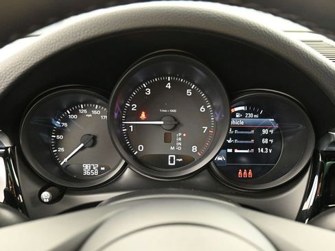 Used 2022 Porsche Macan image 18