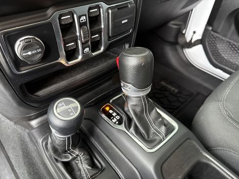 Used 2023 Jeep Gladiator Overland image 31